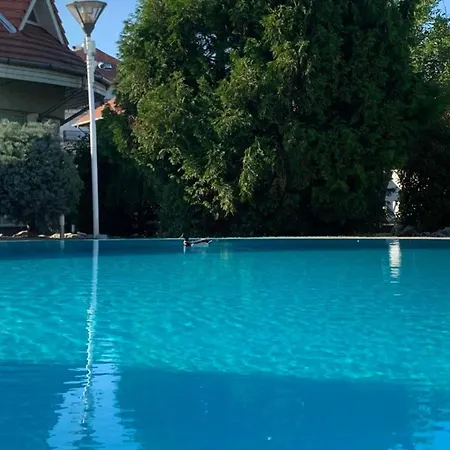 Pool Апартаменты Шиофок